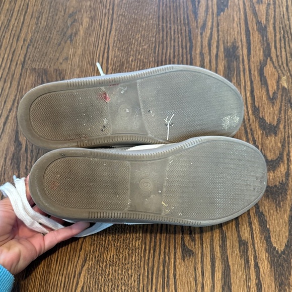 Sparkling Silver Sneakers with Cream Details - Picture 4 of 5